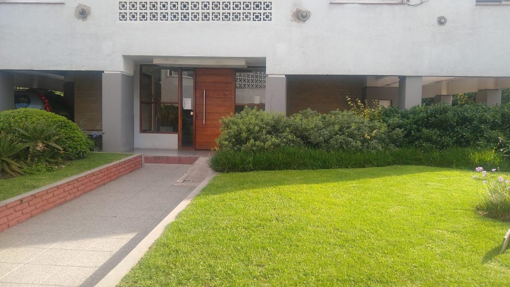 Departamento 3 ambientes con espacio de cochera