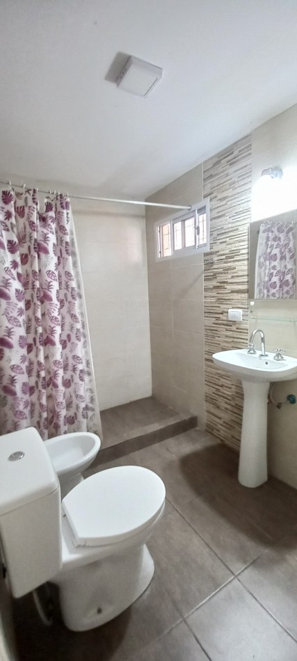 Casa 3 ambientes en PH, con parque y terraza