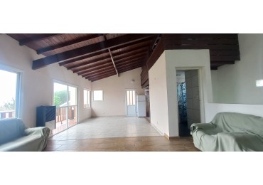 Casa 3 ambientes en PH, con parque y terraza